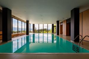 Bazén v ubytovaní ШПИЦІ Hotel & SPA alebo v jeho blízkosti