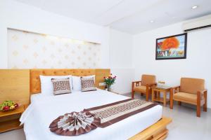 Postel nebo postele na pokoji v ubytování Gia Huy Hotel