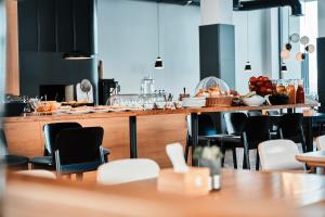 Reštaurácia alebo iné gastronomické zariadenie v ubytovaní ШПИЦІ Hotel & SPA