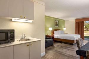 Gallery image of Baymont by Wyndham Daytona Beach - Intl Speedway in Daytona Beach