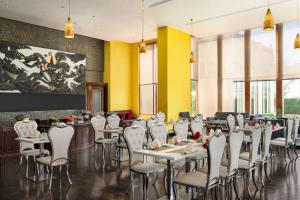 Restaurace v ubytování Ramada by Wyndham Jaipur Jaisinghpura