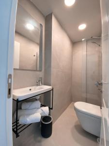 A bathroom at Amber Boutique Hotel