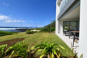a view of the ocean from the side of a house at White&Blue Beachfront Luxury Poste Lafayette in Poste Lafayette