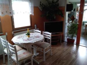 a dining room with a table and chairs and a television at Gartenhaus in Berlin