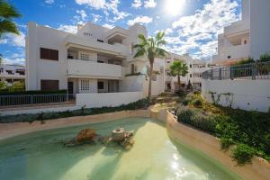 Bazén v ubytovaní Apartment Aguacate alebo v jeho blízkosti