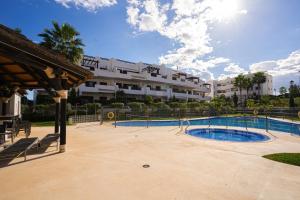 Bazén v ubytovaní Apartment Aguacate alebo v jeho blízkosti