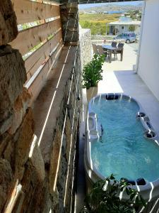 Utsikt över poolen vid Blue View Villa #3 With Jakuzzi eller i närheten