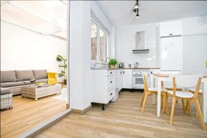 Kuchyň nebo kuchyňský kout v ubytování Precioso apartamento con Patio