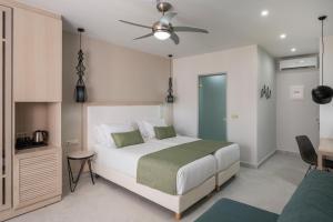 Posteľ alebo postele v izbe v ubytovaní Sirios Village Hotel & Bungalows - All Inclusive