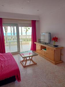 Μια τηλεόραση ή/και κέντρο ψυχαγωγίας στο Casablanca - Playa Romana1