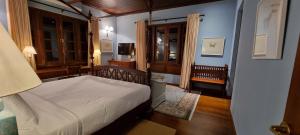 Postel nebo postele na pokoji v ubytování Dendrobium House