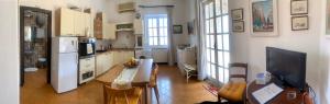 Kuchyň nebo kuchyňský kout v ubytování Appartamento in Villa il Kent a 2 passi dal mare