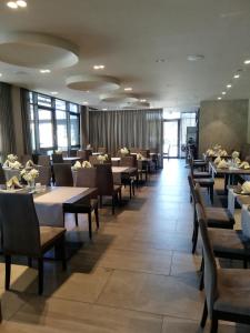 a dining room with tables and chairs and a chalkboard at Hotel Eislinger Tor in Eislingen