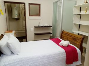 Postel nebo postele na pokoji v ubytování Uyolo Guest Logde
