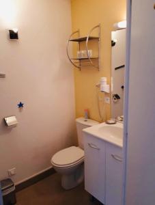 Phòng tắm tại Les Chambres des Gites des Isles