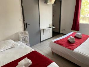 Postel nebo postele na pokoji v ubytování Hostellerie De La Source