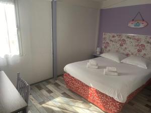 Postel nebo postele na pokoji v ubytování Hostellerie De La Source