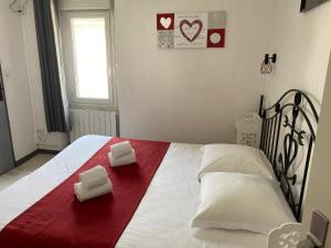 Postel nebo postele na pokoji v ubytování Hostellerie De La Source