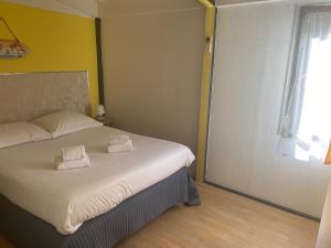 Postel nebo postele na pokoji v ubytování Hostellerie De La Source