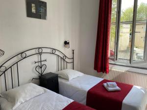 Postel nebo postele na pokoji v ubytování Hostellerie De La Source