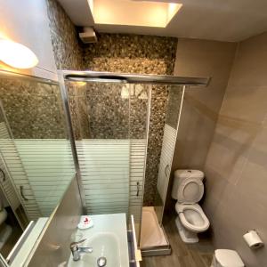 A bathroom at Maria's Apartments