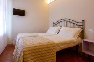 A bed or beds in a room at B&B San Francesco