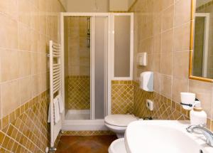 A bathroom at B&B San Francesco