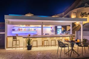 Loungen eller baren på Santoterra Antigua Suites