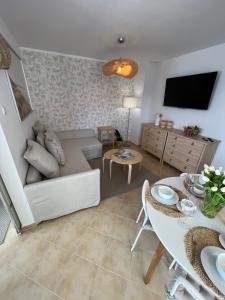 Televízia a/alebo spoločenská miestnosť v ubytovaní Apartament Przy Plaży BOHO Świnoujście