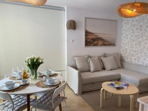 Posedenie v ubytovaní Apartament Przy Plaży BOHO Świnoujście