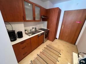 Kuchyňa alebo kuchynka v ubytovaní Apartament Przy Plaży BOHO Świnoujście