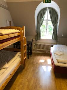 Poschodová posteľ alebo postele v izbe v ubytovaní Nyköpings Vandrarhem
