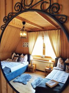 a bedroom with two beds and a mirror at Domek do wynajęcia "Jodłowe Izby" in Białka Tatrzańska