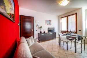 a living room with a couch and a table at Casa Vacanze Arianna in Rosia