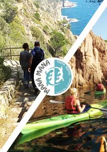 une femme assise sur un radeau dans l'eau dans l'établissement Mana Mana Youth Hostel, à Tossa de Mar