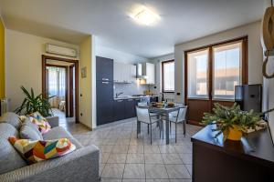 a living room with a couch and a kitchen at Casa Vacanze Arianna in Rosia