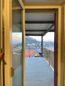 una vista desde el balcón de una casa en Affittacamere Il Vicoletto Aria Ona, en Villagrande Strisaili