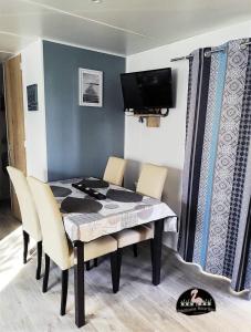 Μια τηλεόραση ή/και κέντρο ψυχαγωγίας στο Mobil-home Bora-bora