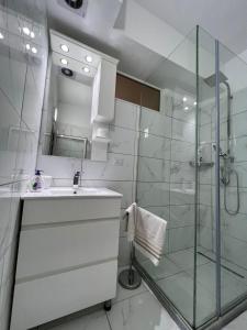 Phòng tắm tại Shkodra Duplex Apartment