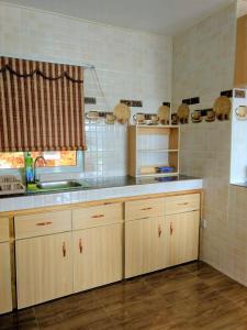 Kjøkken eller kjøkkenkrok på Seychelles Yellow Petals