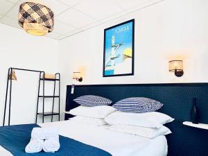 Llit o llits en una habitació de Hôtel Gaspard