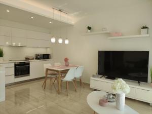Kuchyňa alebo kuchynka v ubytovaní Spa Residence Carbona EmDoNa Luxury Apartment