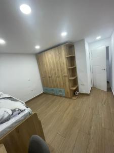 Łóżko lub łóżka w pokoju w obiekcie Apartamento El Palo Beach