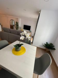 Telewizja i/lub zestaw kina domowego w obiekcie Apartamento El Palo Beach