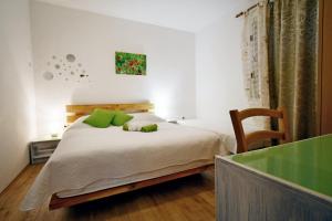Un pat sau paturi într-o cameră la Apartments Novotny