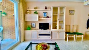 TV a/nebo společenská místnost v ubytování Beautiful Apartment near Playa de los Locos