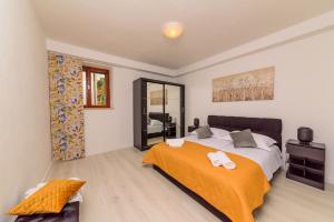 Ένα ή περισσότερα κρεβάτια σε δωμάτιο στο Apartmani Bokin