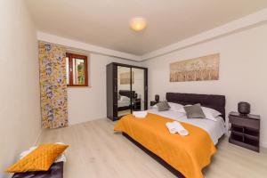 a bedroom with a bed with two towels on it at Apartmani Bokin in Bol