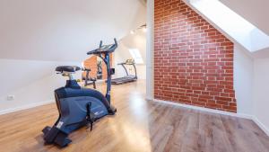 Posilňovňa alebo fitness centrum v ubytovaní Grey Apartments - Waterlane Vintage