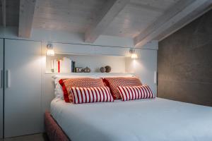 A bed or beds in a room at Manganelli Suite